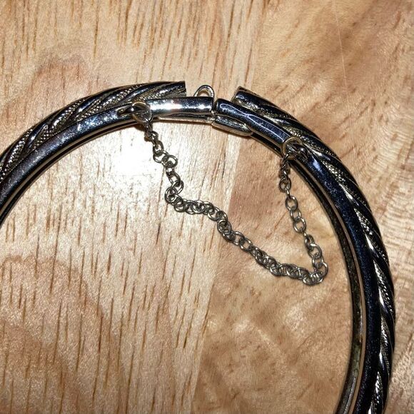 Whiting Davis & Co. Bracelet & 4 Pairs of Handmade Silver Tone Women’s Earrings - Picture 12 of 14